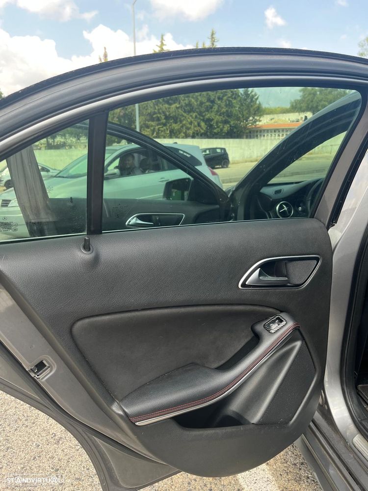 Mercedes-Benz A 180 d AMG Line - 4