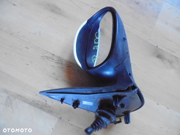 Lusterko prawe Peugeot 206