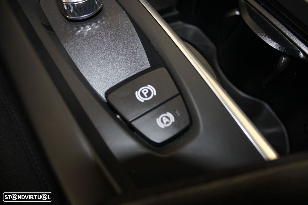 Volvo V60 2.0 B4 Momentum Core Geartronic - 23