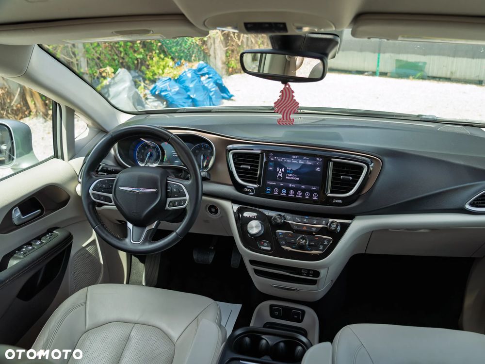 Chrysler Pacifica - 33