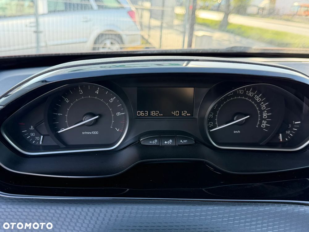 Peugeot 2008 PureTech 130 Stop&Start Allure - 23