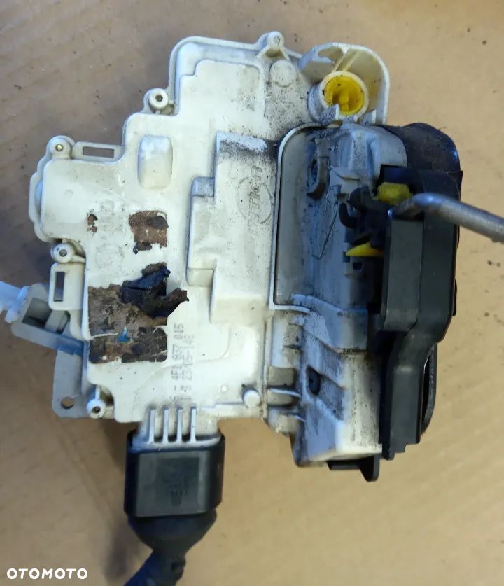 Audi A3 8P 3D zamek drzwi prawych  4F1837016 - 4