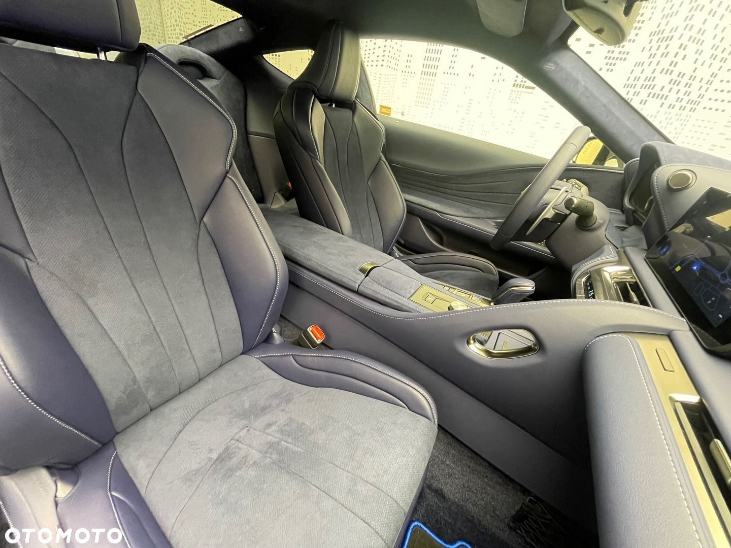 Lexus LC 500 Ultimate Edition - 11