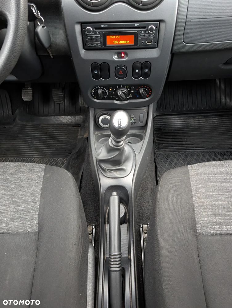 Dacia Duster 1.6 Laureate 4x4 - 28