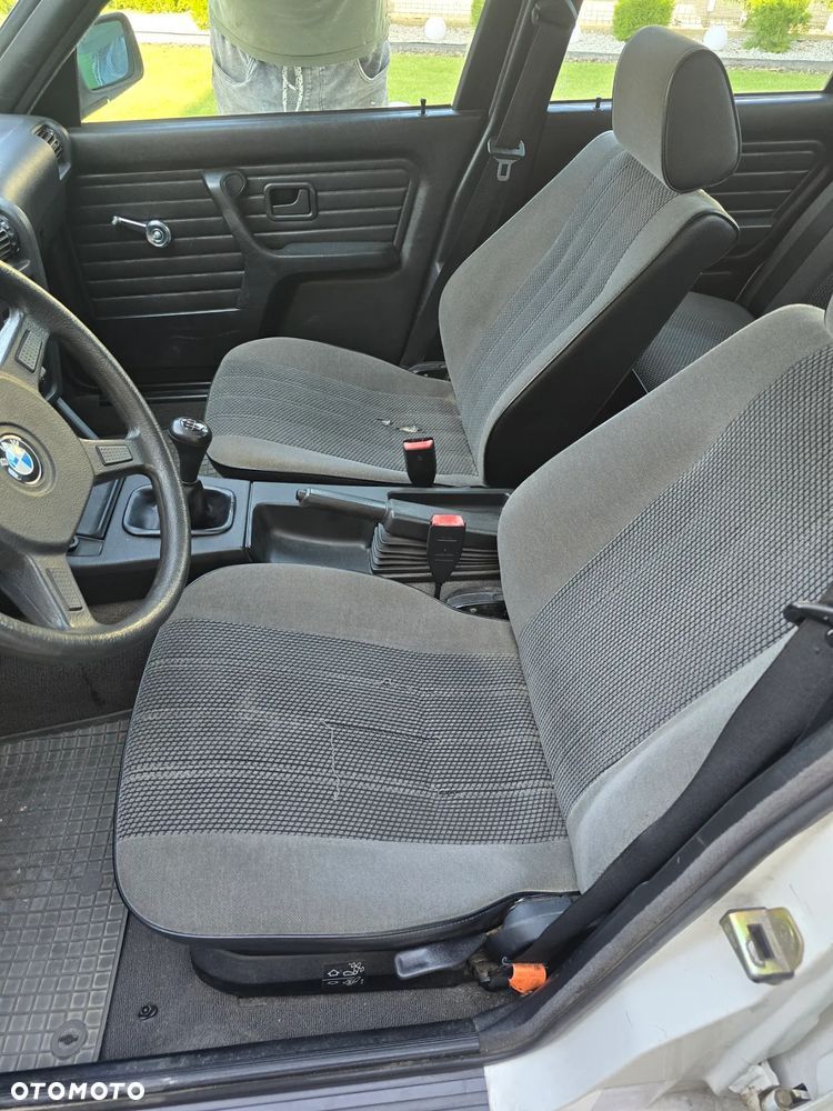 BMW Seria 3 318i - 6