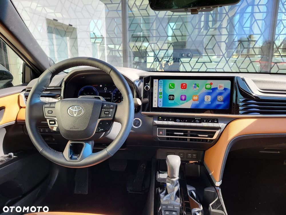 Toyota Camry - 5
