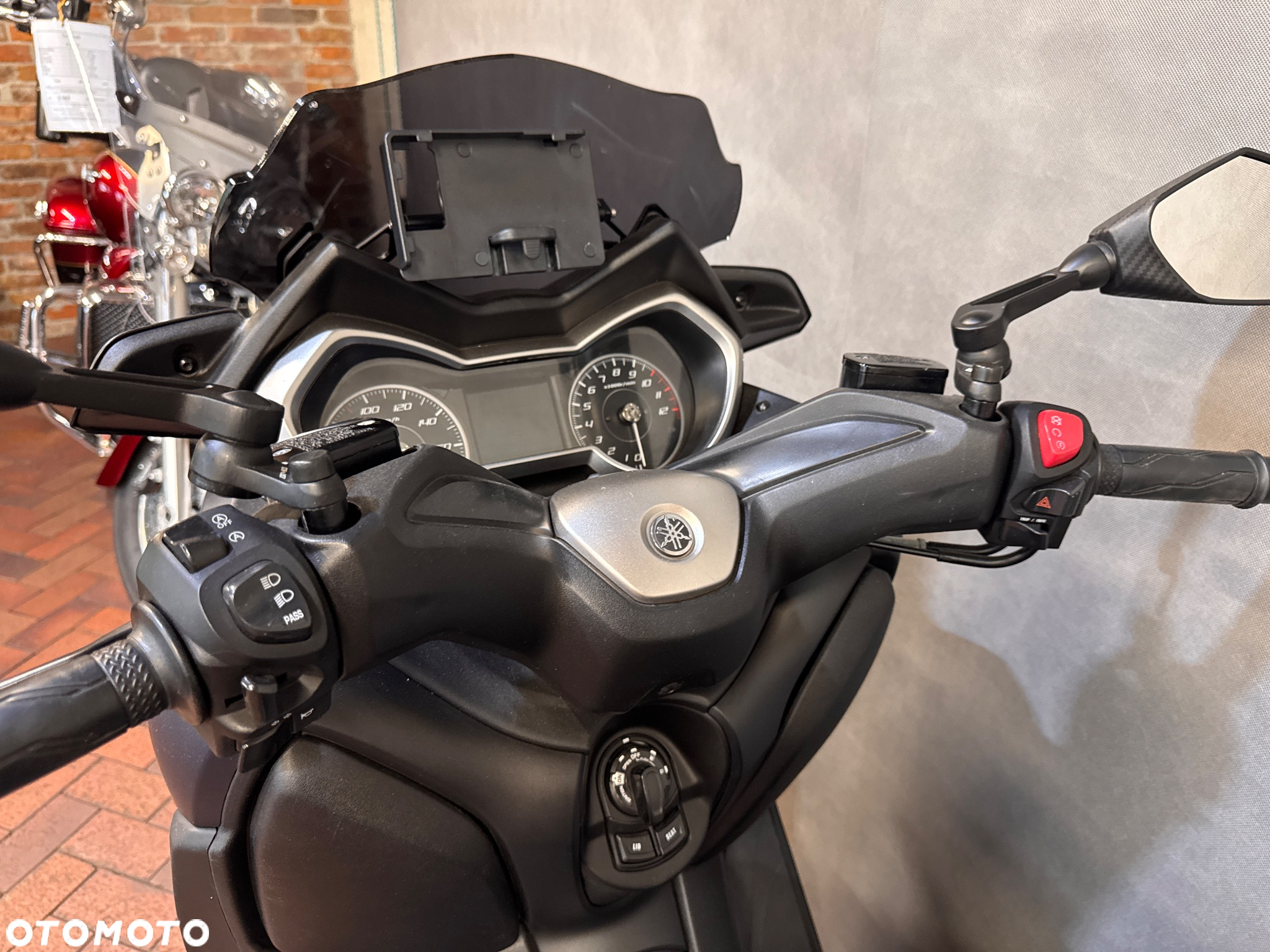 Yamaha X-max - 12
