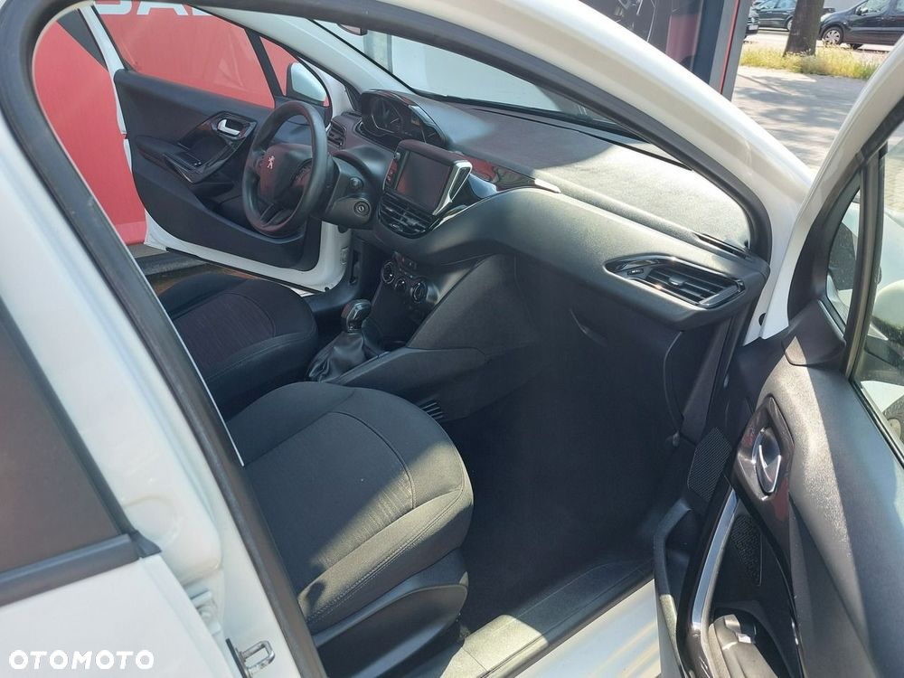 Peugeot 208 - 14