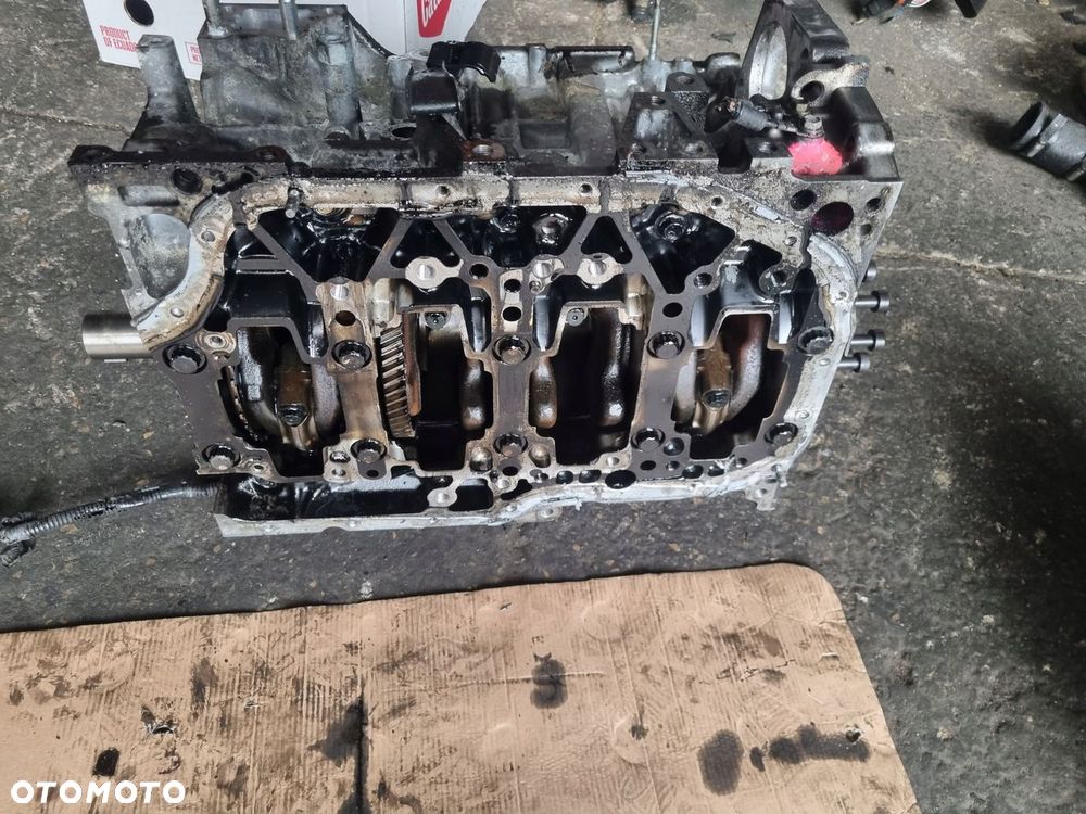 Blok silnika Toyota Avensis Corolla 2.2 D4D - 7