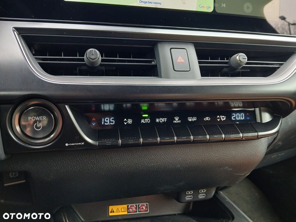 Lexus UX 300h F Sport Design - 26