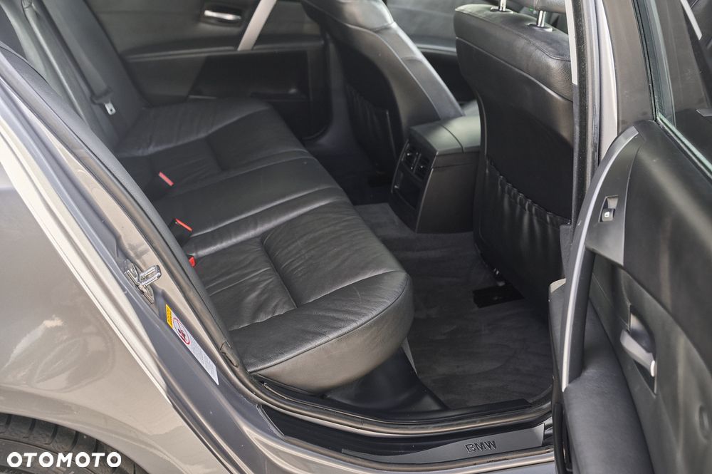 BMW Seria 5 525i - 24