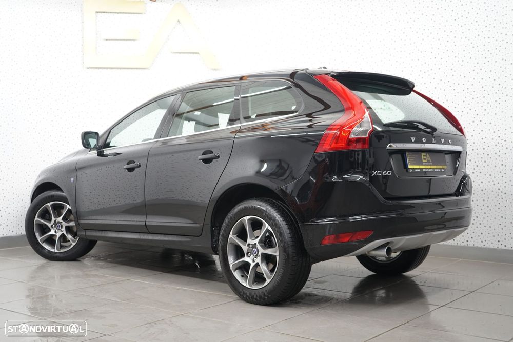 Volvo XC 60 2.0 D3 Momentum Geartronic - 4
