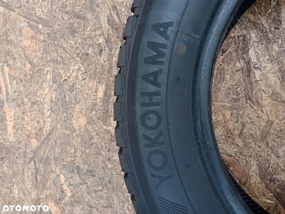 OPONY ZIMOWE 4 x 185/60 R15 YOKOHAMA BLUEARTH WINTER  V905 88T - 4