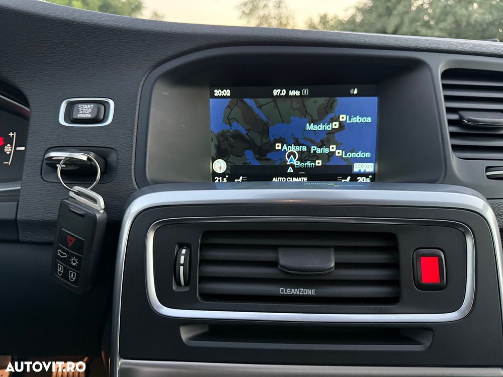 Volvo V60 D3 Momentum Pro - 17
