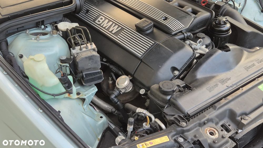 BMW Seria 5 520i Touring - 13