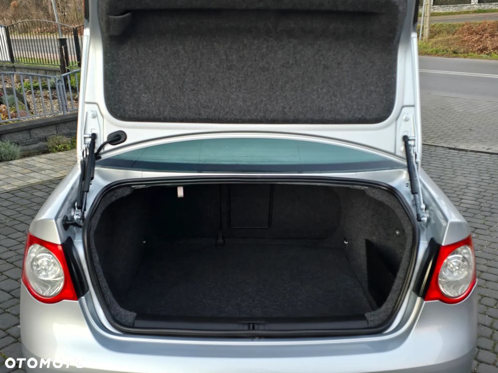 Volkswagen Jetta 1.6 United - 18