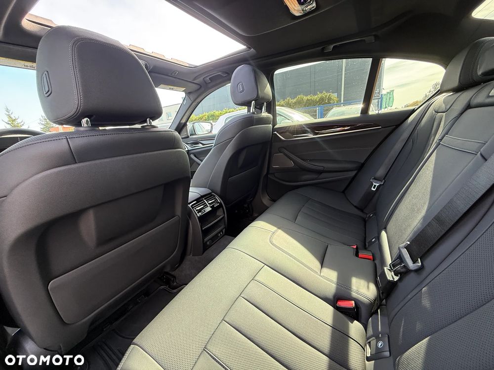 BMW Seria 5 530e xDrive M Sport Edition - 7