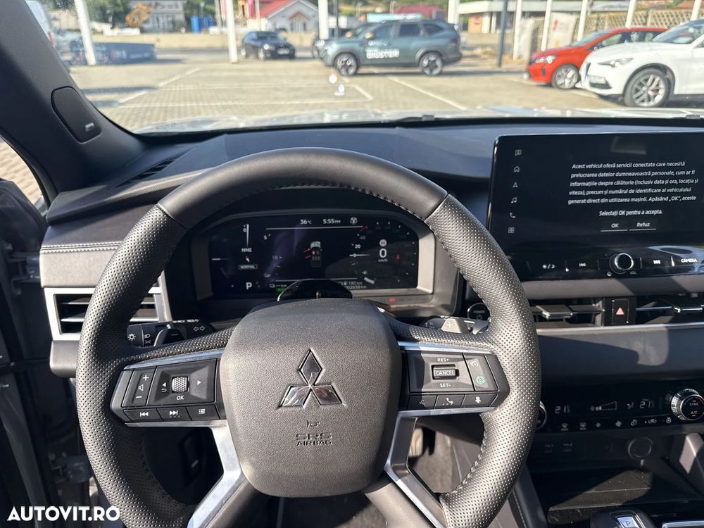 Mitsubishi Outlander 2.4 L 4X4 PHEV Intense - 11