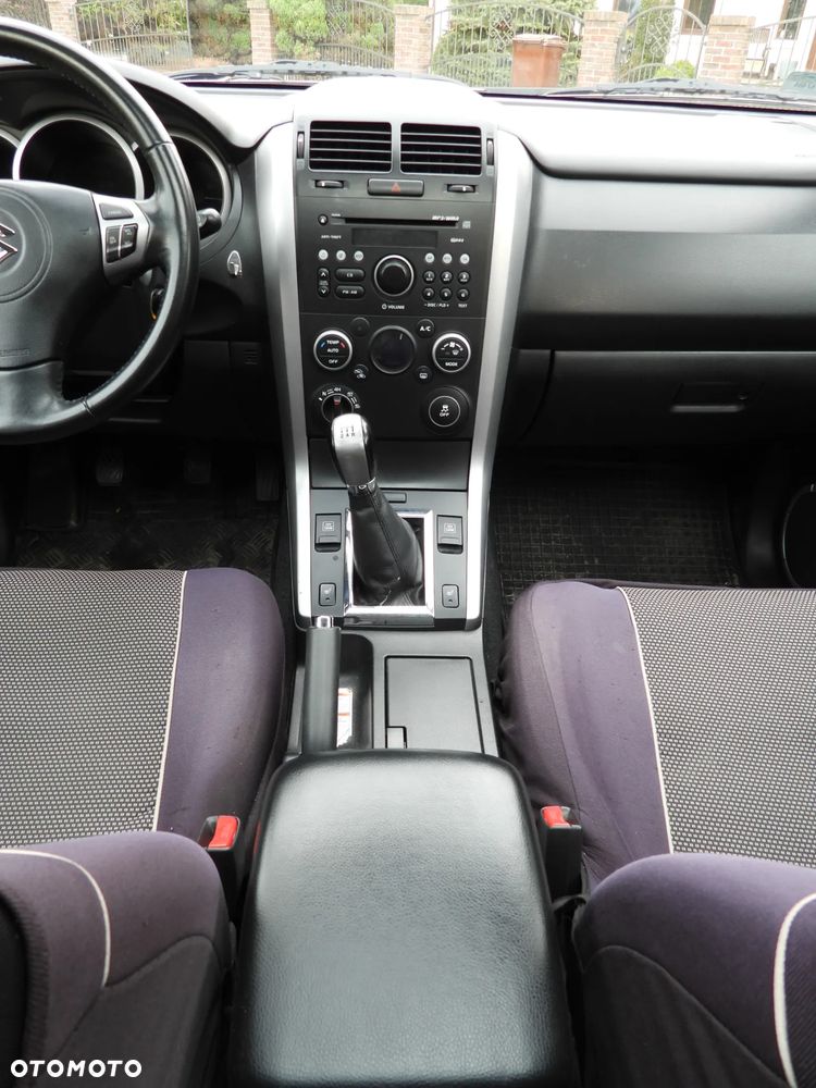 Suzuki Grand Vitara 2.4 Premium - 14
