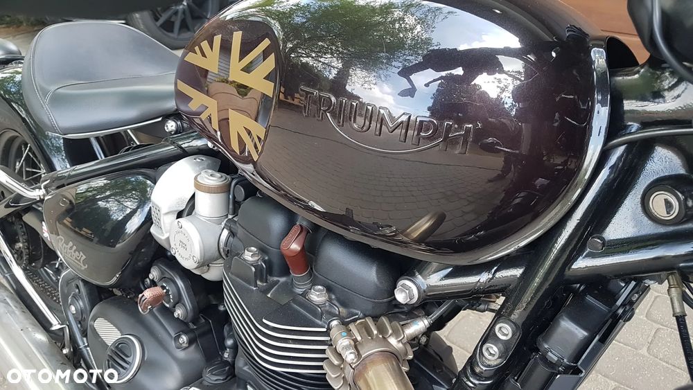 Triumph Bonneville Bobber - 4