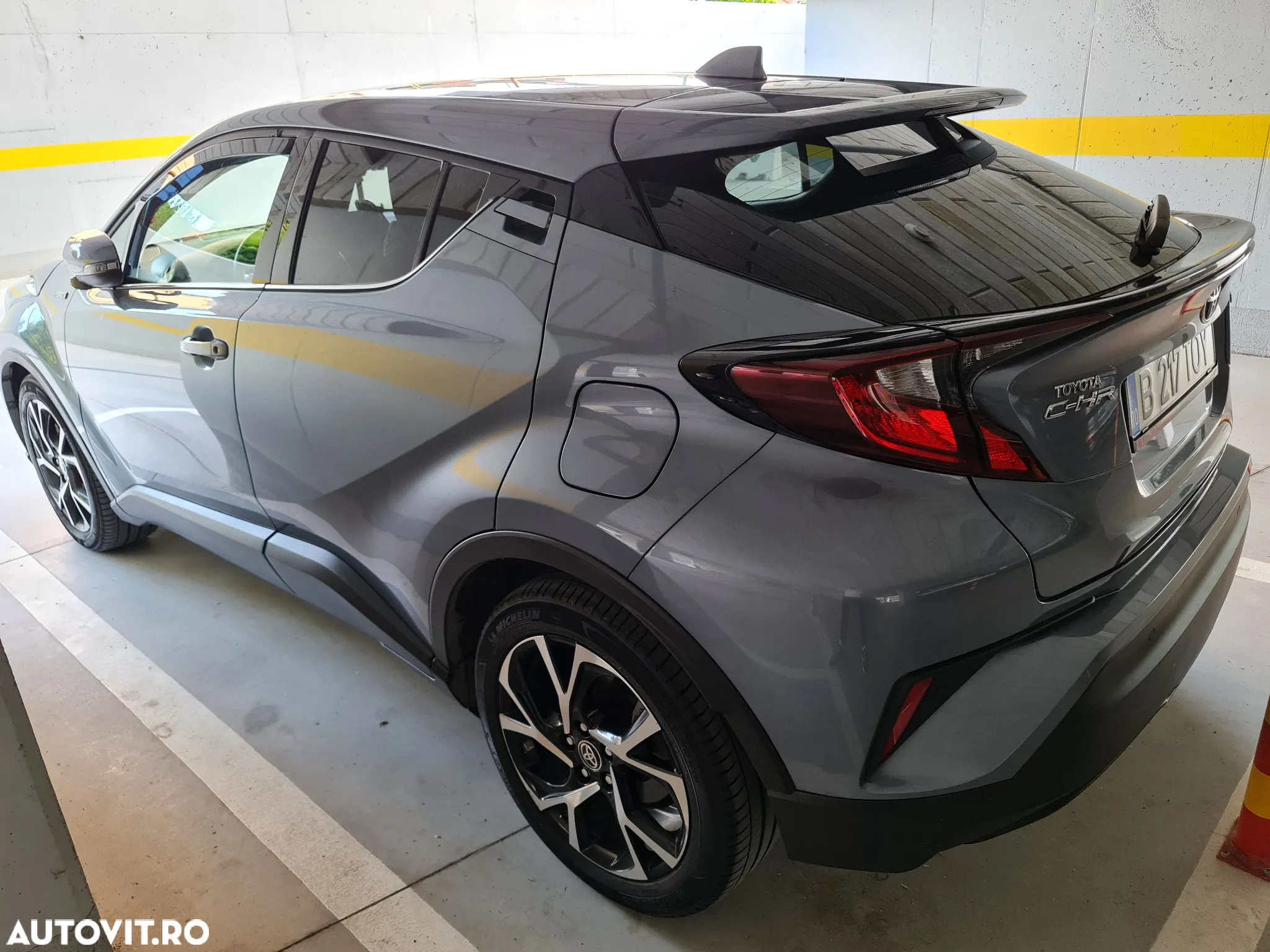 Toyota C-HR 1.8 HSD 4x2 CVT C-ult - 18