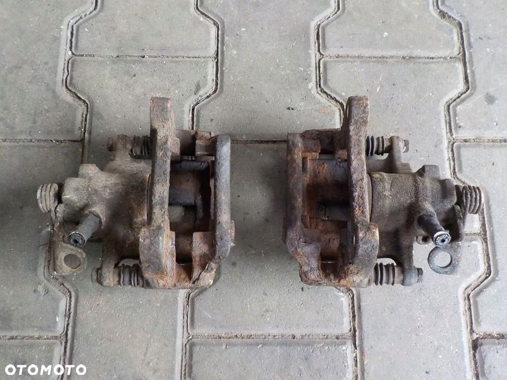 VW T4 96-03 ZACISK HAMULCOWY PRAWY LEWY TYŁ TYLNY JARZMO KOMPLET - 6