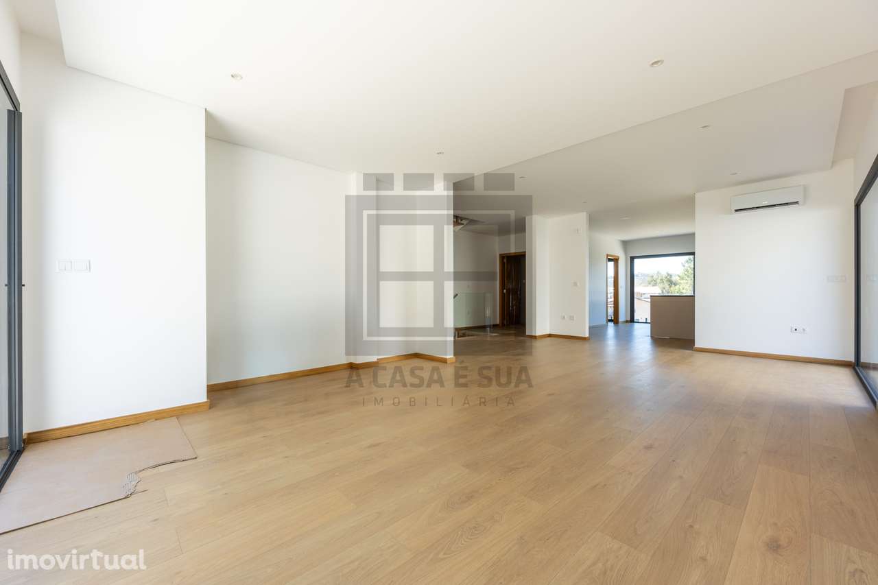 Moradia T3+1 nova com 3 frentes em Lobão, S.M.Feira - Grande imagem: 4/18