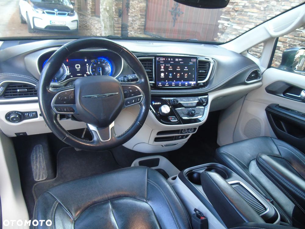 Chrysler Pacifica - 14