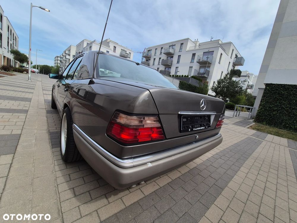 Mercedes-Benz W124 (1984-1993) - 25