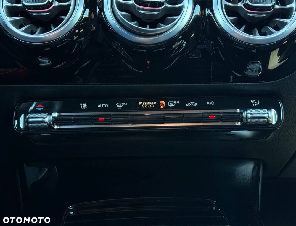 Mercedes-Benz CLA 180 AMG Line 7G-DCT - 21