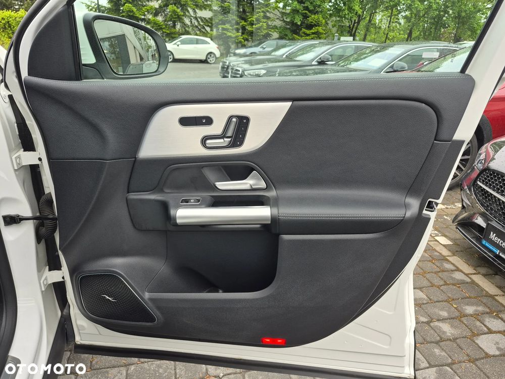 Mercedes-Benz EQA 300 4Matic - 33