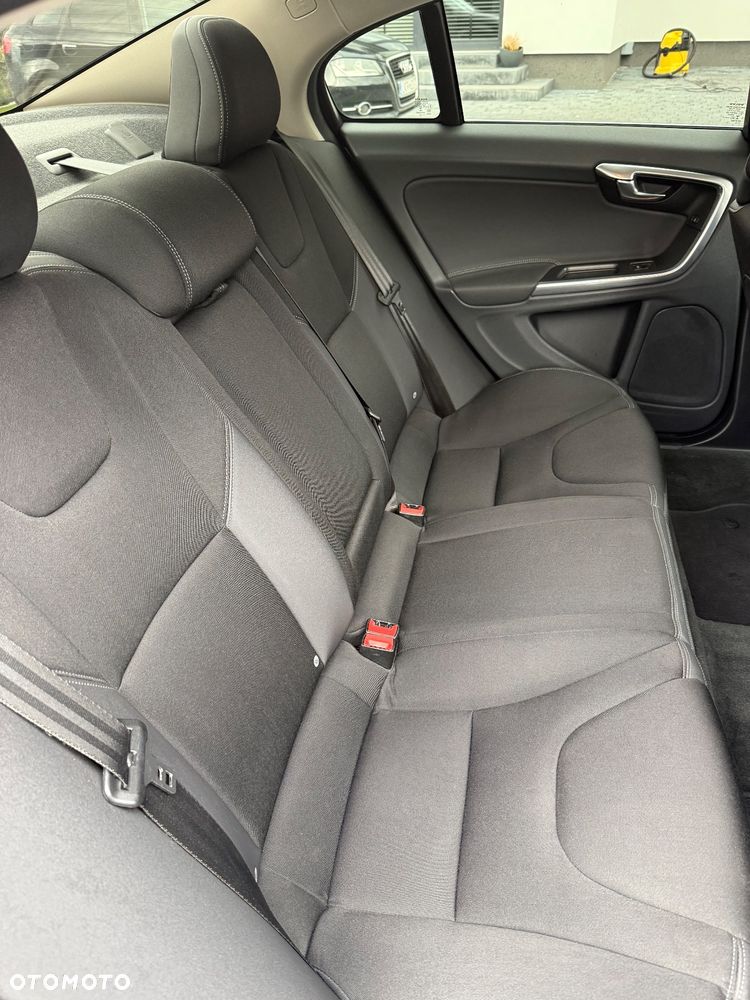 Volvo S60 D4 Drive-E Momentum - 28