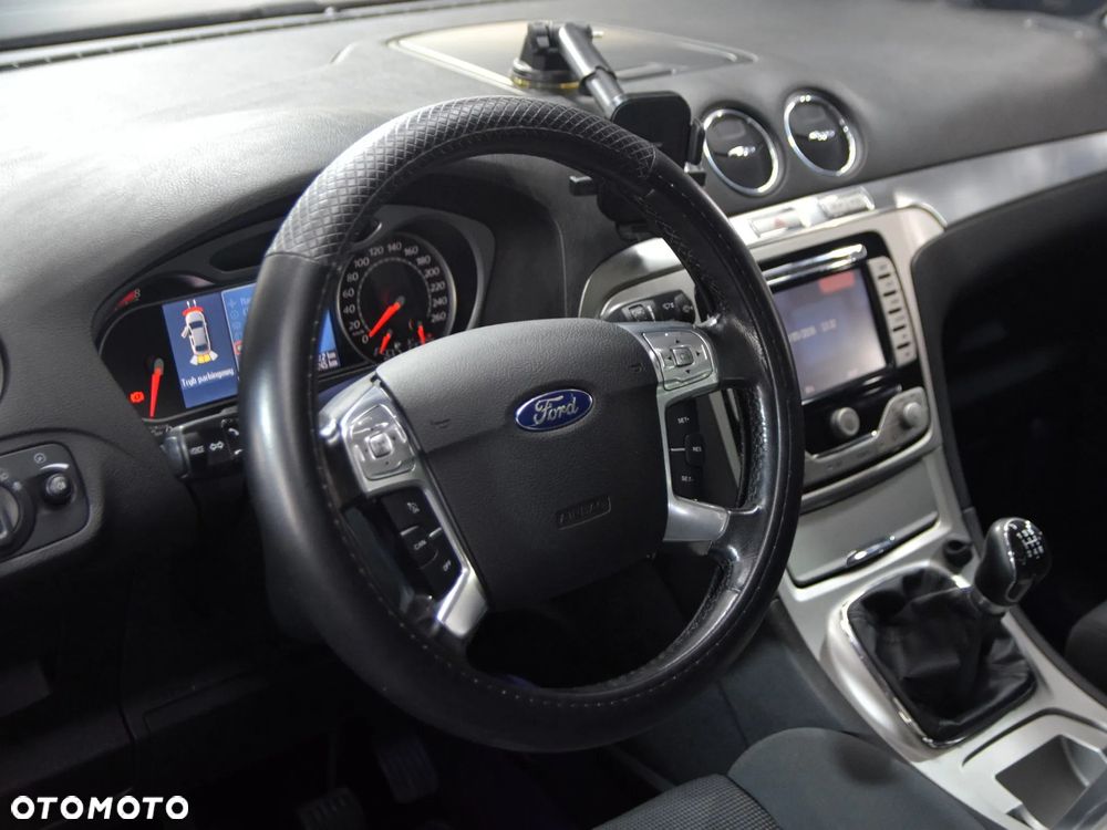 Ford S-Max - 17