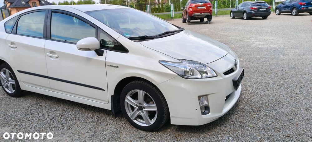 Toyota Prius (Hybrid) Executive - 7
