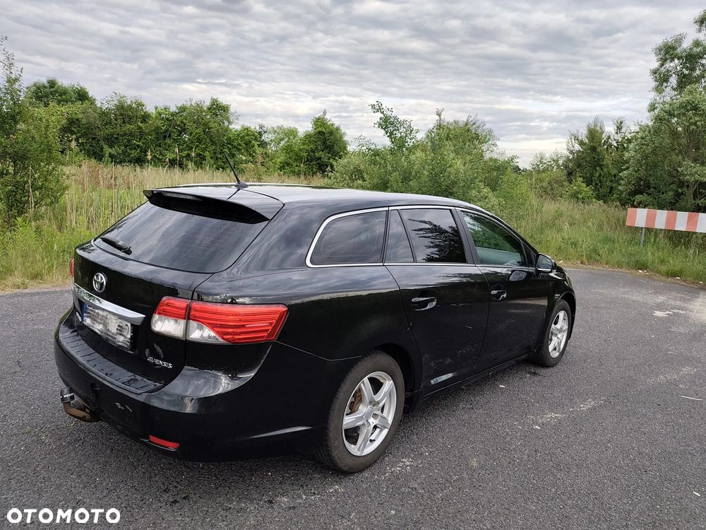 Toyota Avensis 1.8 Comfort - 8
