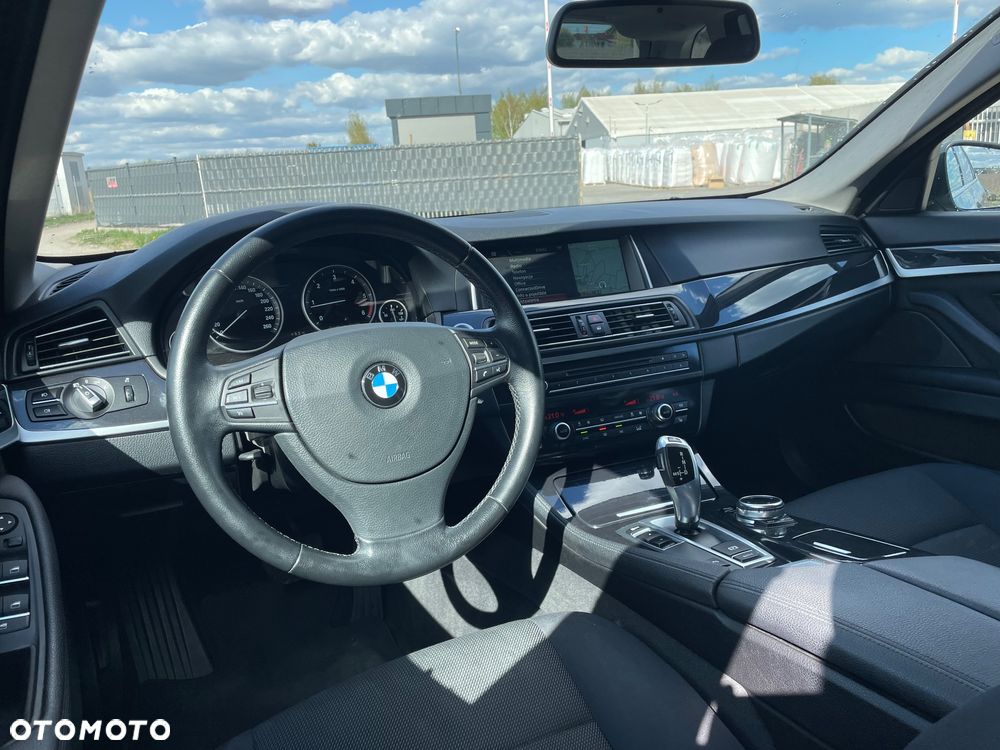 BMW Seria 5 525d Luxury Line - 25