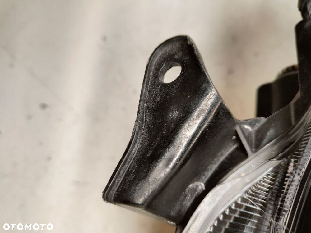 TOYOTA YARIS IV SOCZEWKA LAMPA PRAWY PRZÓD EUK06 - 7