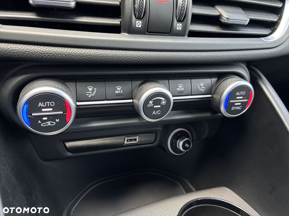 Alfa Romeo Giulia 2.0 Turbo - 19