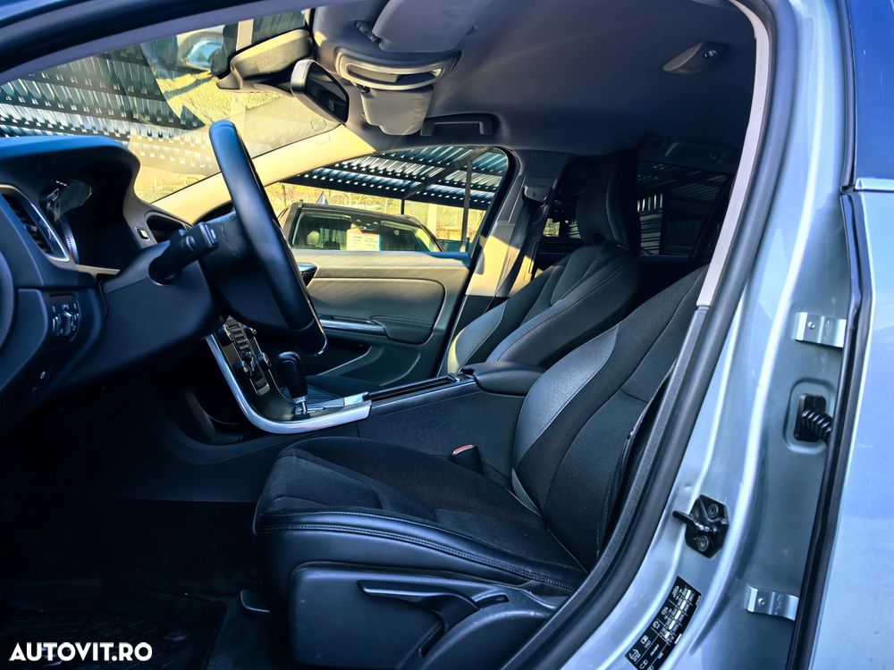 Volvo V60 D4 Geartronic Momentum - 12