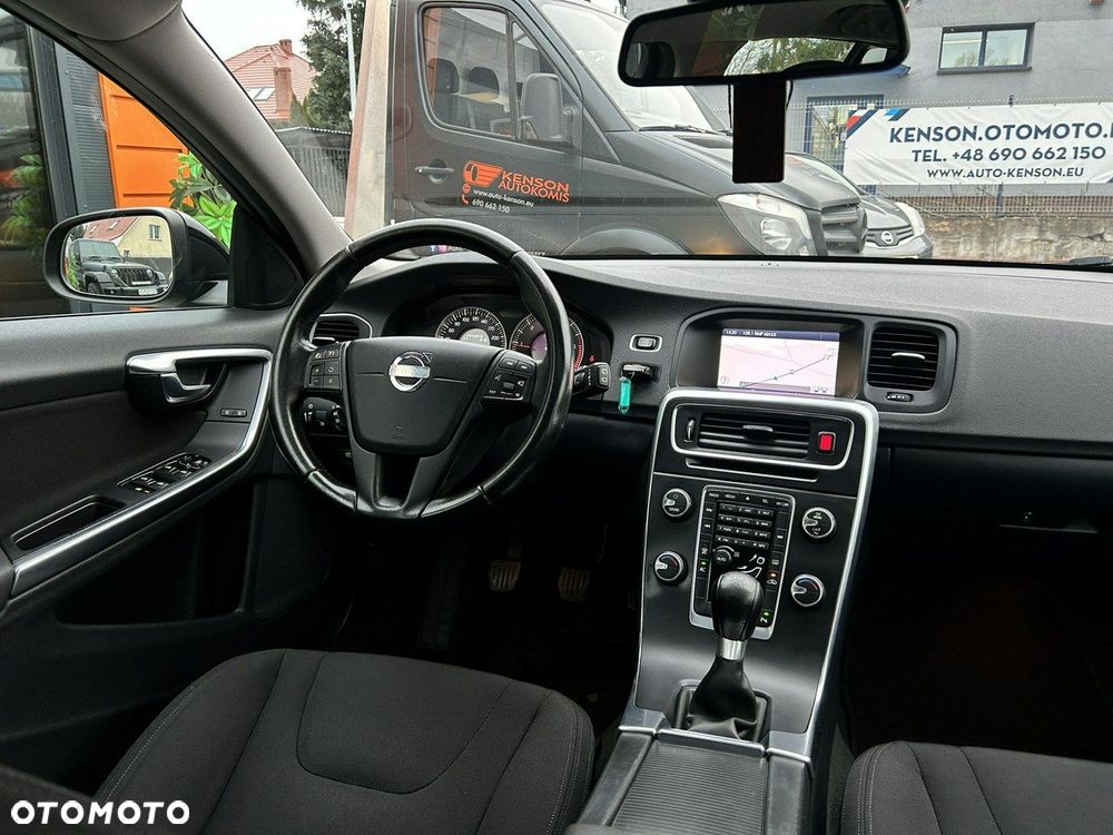 Volvo V60 D2 Momentum - 35