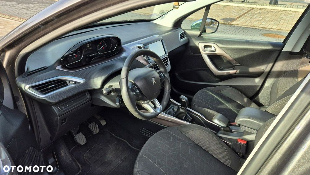 Peugeot 2008 1.2 Pure Tech Signature - 9