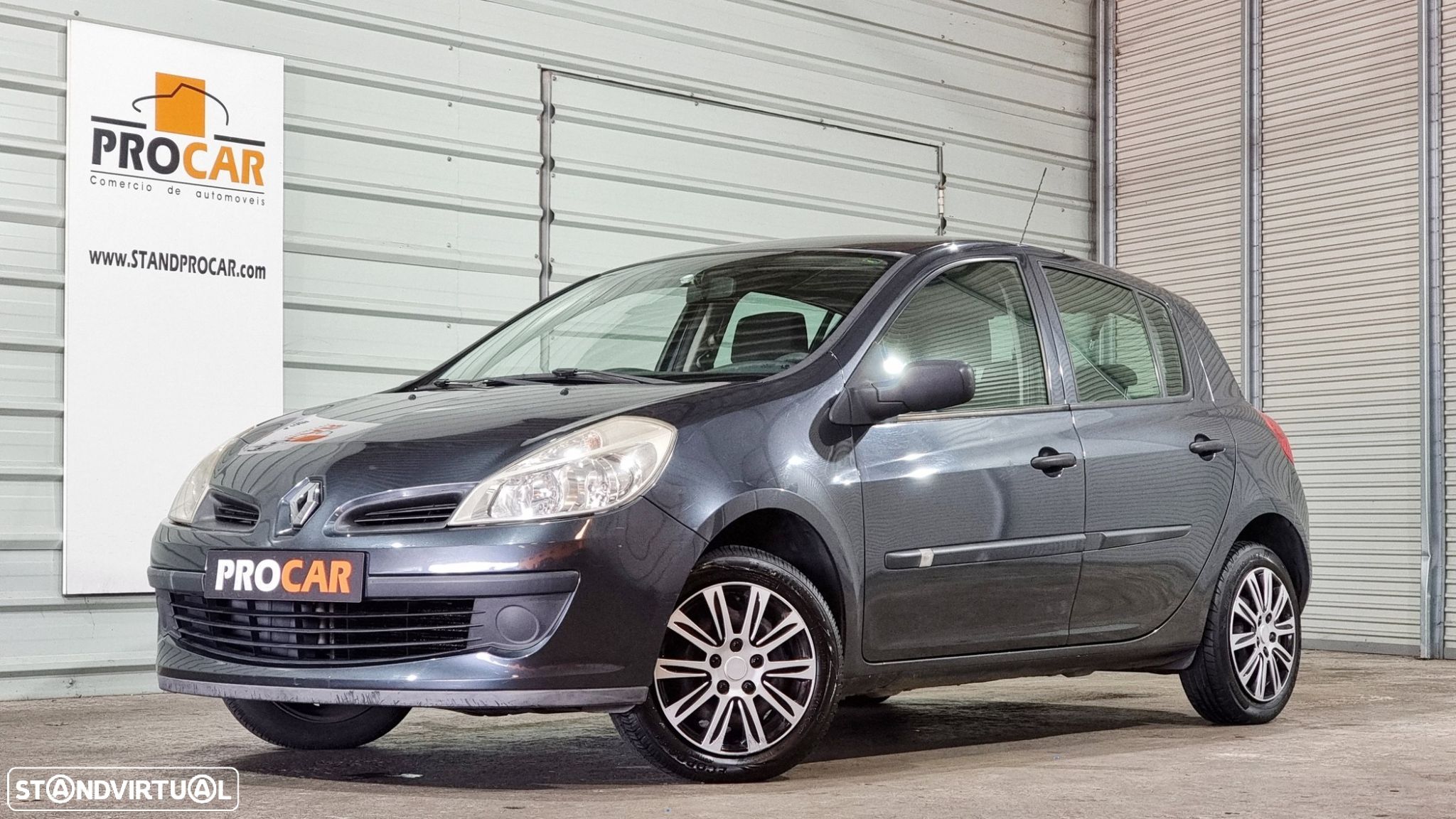 Renault Clio 1.2 16V Confort - 1
