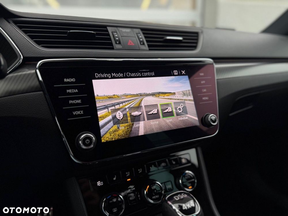 Skoda Superb 2.0 TDI SCR 4x4 Sportline DSG - 19