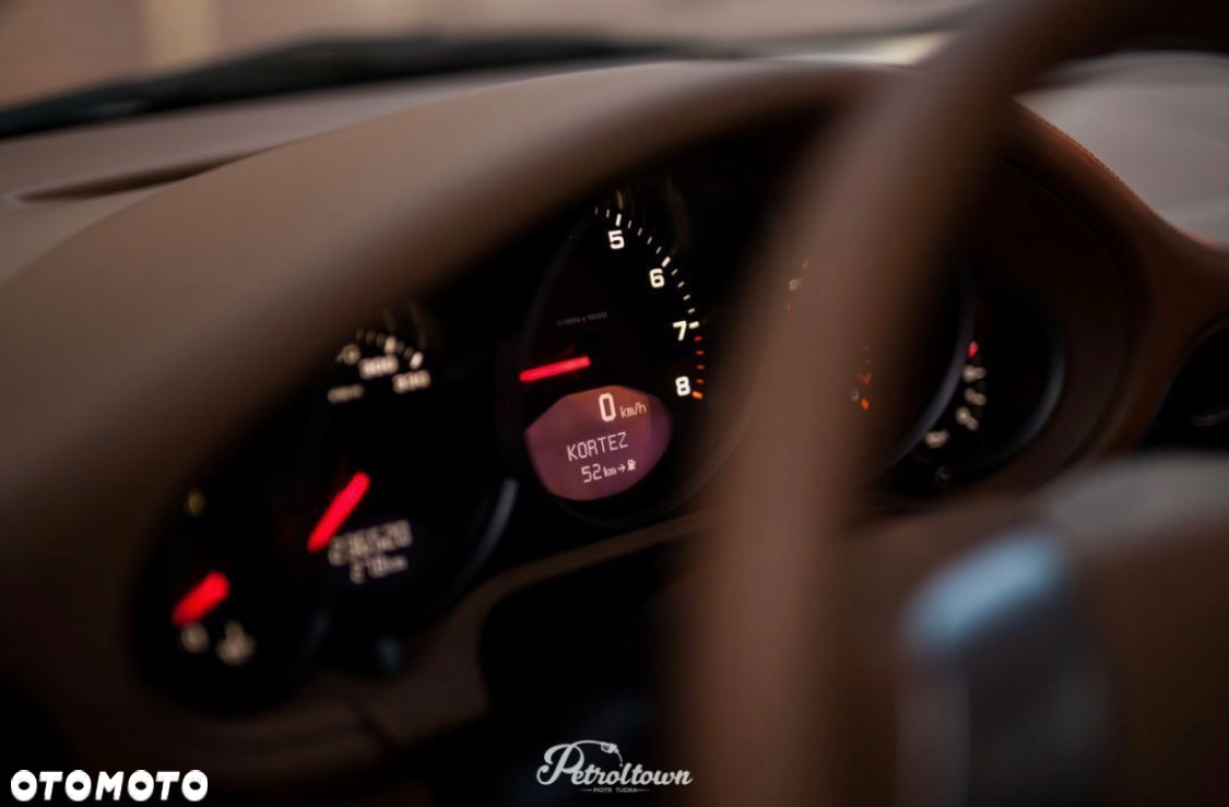 Porsche 911 Carrera - 4
