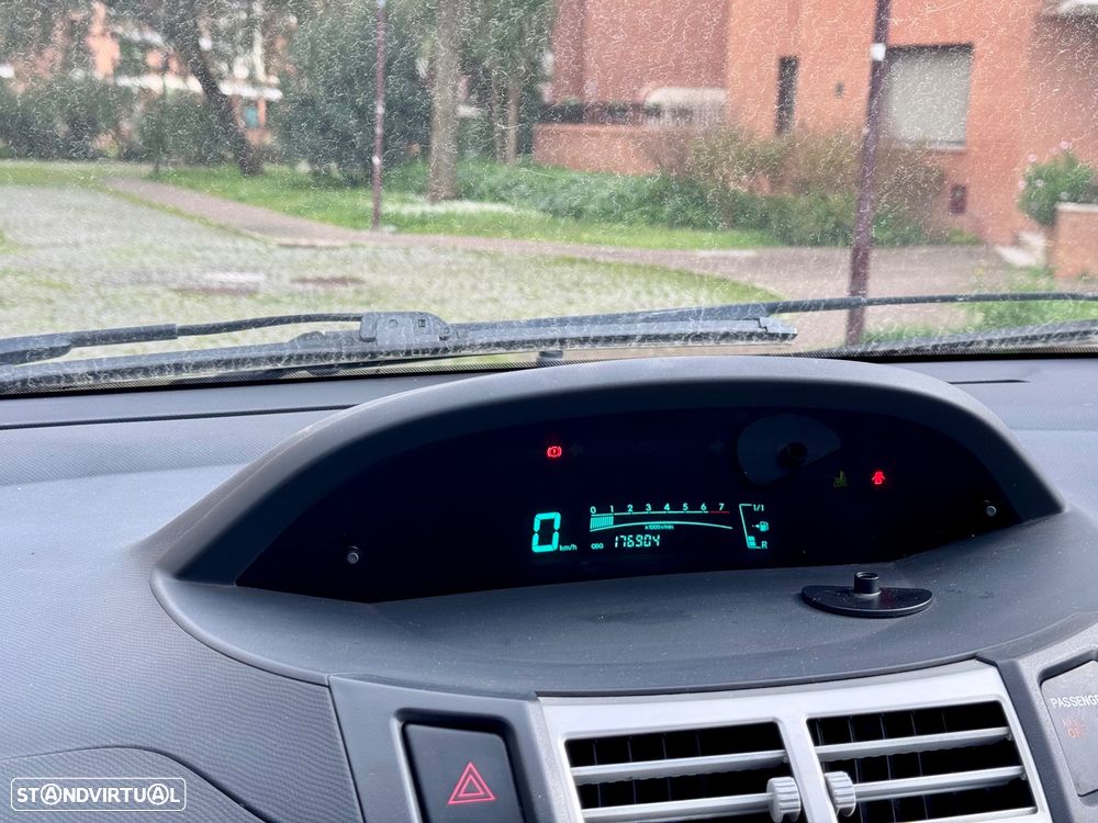 Toyota Yaris 1.0 VVT-i AC - 9