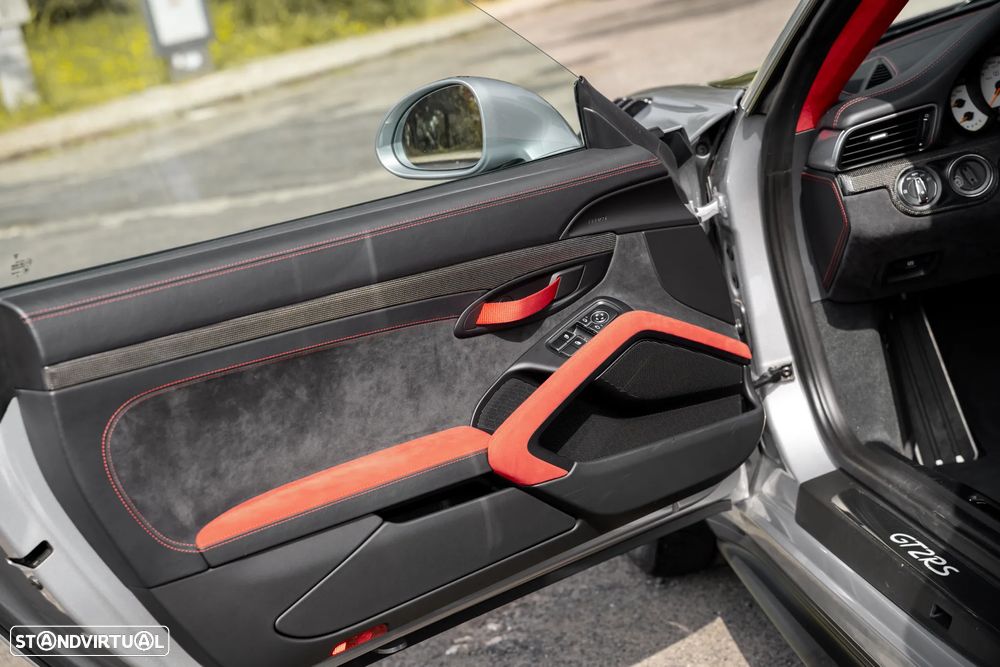 Porsche 911 (991) GT2 RS - 18