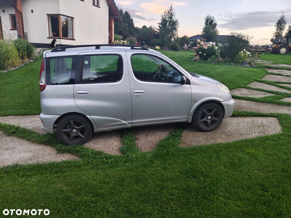 Toyota Yaris Verso - 3