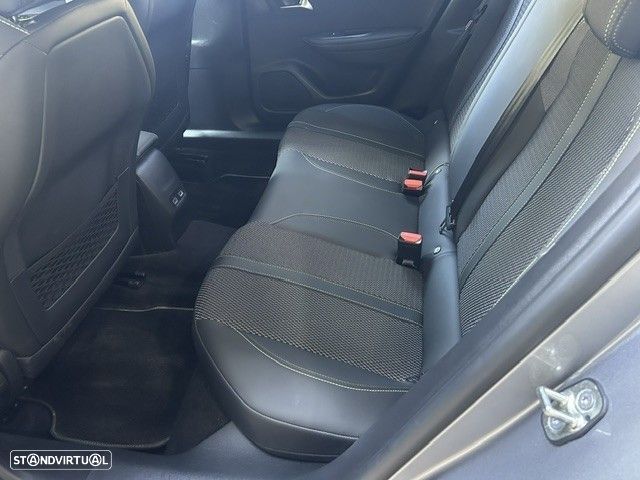 Peugeot 2008 1.2 PureTech GT EAT8 - 9