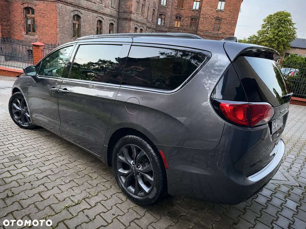 Chrysler Pacifica - 14