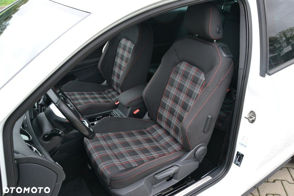 Volkswagen Golf - 17